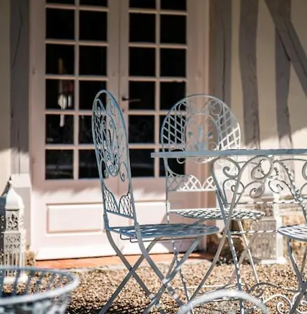 בית נופש Les 2 Chaumieres Piscine & Honfleur *