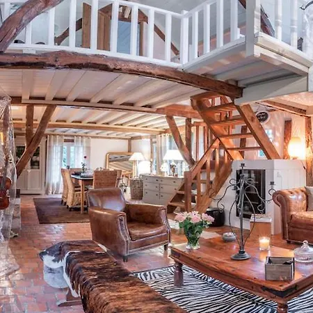 בית נופש Les 2 Chaumieres Piscine & Honfleur *