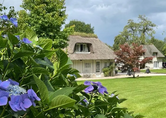 Дом отдыха Les 2 Chaumieres Piscine & Honfleur