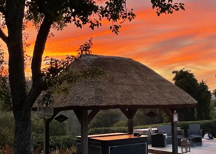 Les 2 Chaumieres Piscine & Honfleur Дом отдыха *