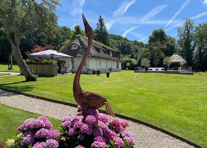 Дом отдыха Les 2 Chaumieres Piscine & Honfleur