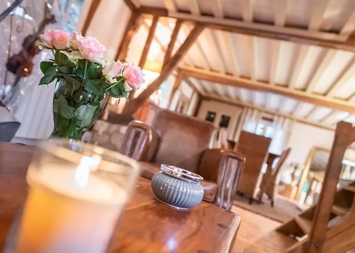 Дом отдыха Les 2 Chaumieres Piscine & Honfleur *