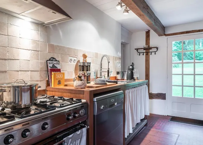 Дом отдыха Les 2 Chaumieres Piscine & Honfleur