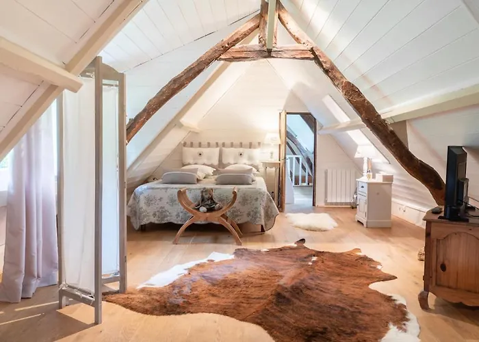 Дом отдыха Les 2 Chaumieres Piscine & Honfleur *